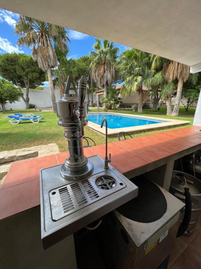 Chalet En La Barrosa, Piscina+Bbq+Grifo De Cerveza Chiclana de la Frontera Luaran gambar